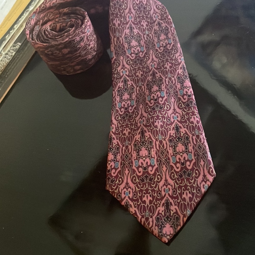 Valentino Tie